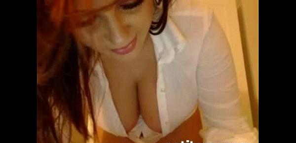  Camwhore with big boobs doing cam show